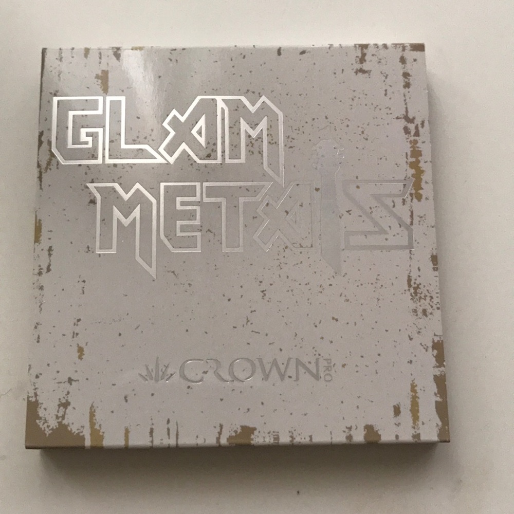 Crown Pro Glam Metals eyeshadow palette